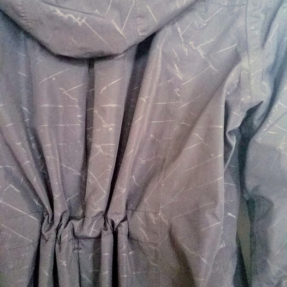 High-Low Windbreaker - Picture 4 of 6